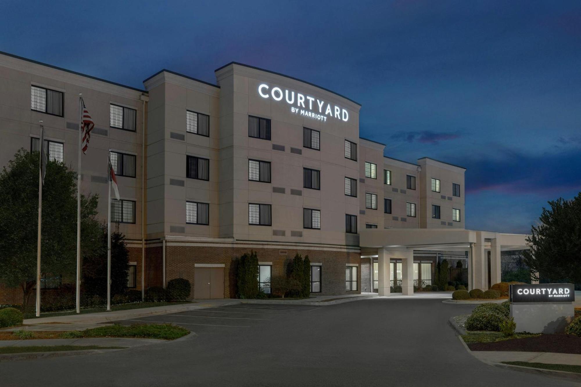 Отель Courtyard By Marriott Солсбери Экстерьер фото
