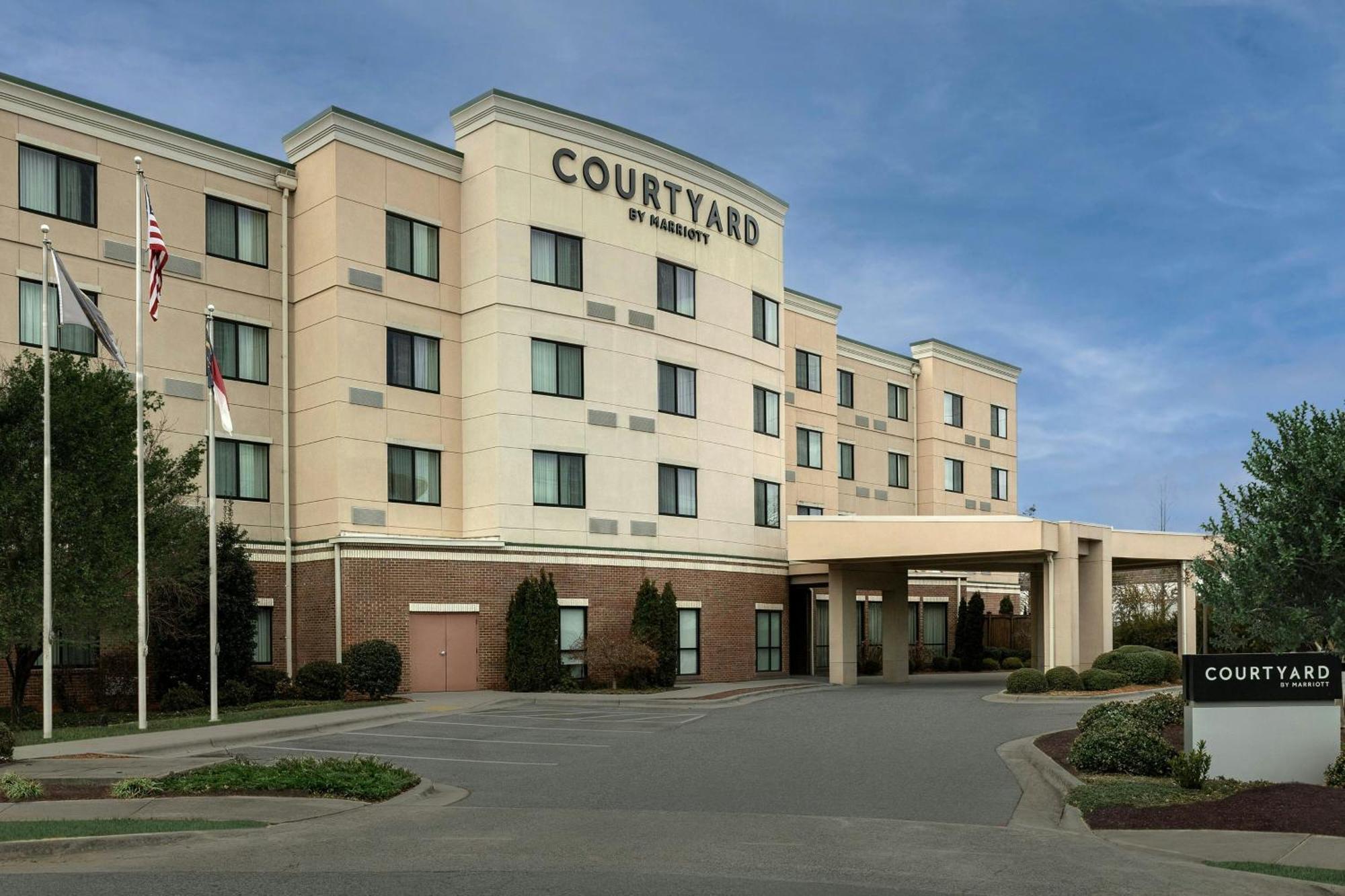 Отель Courtyard By Marriott Солсбери Экстерьер фото